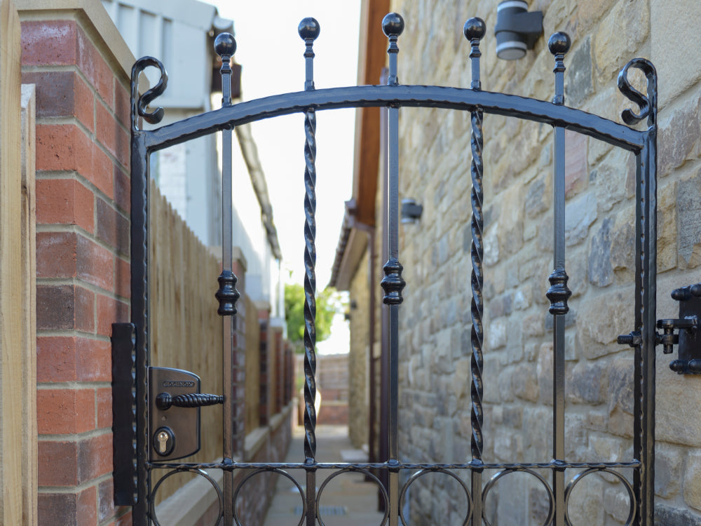 Gate with Decorative Twist Bar