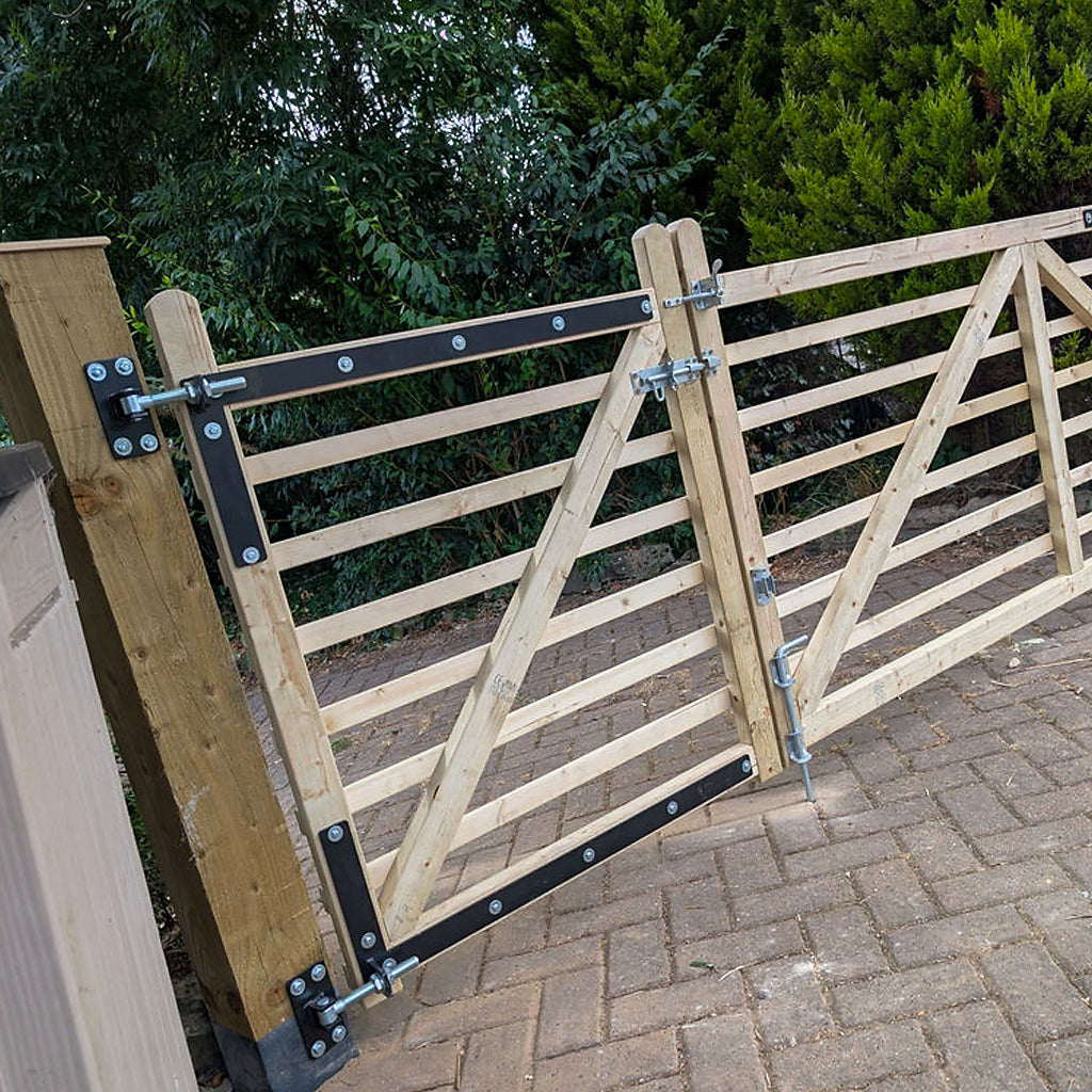 Wooden Gate Hinge M20 900 x 300mm Top Left Hand