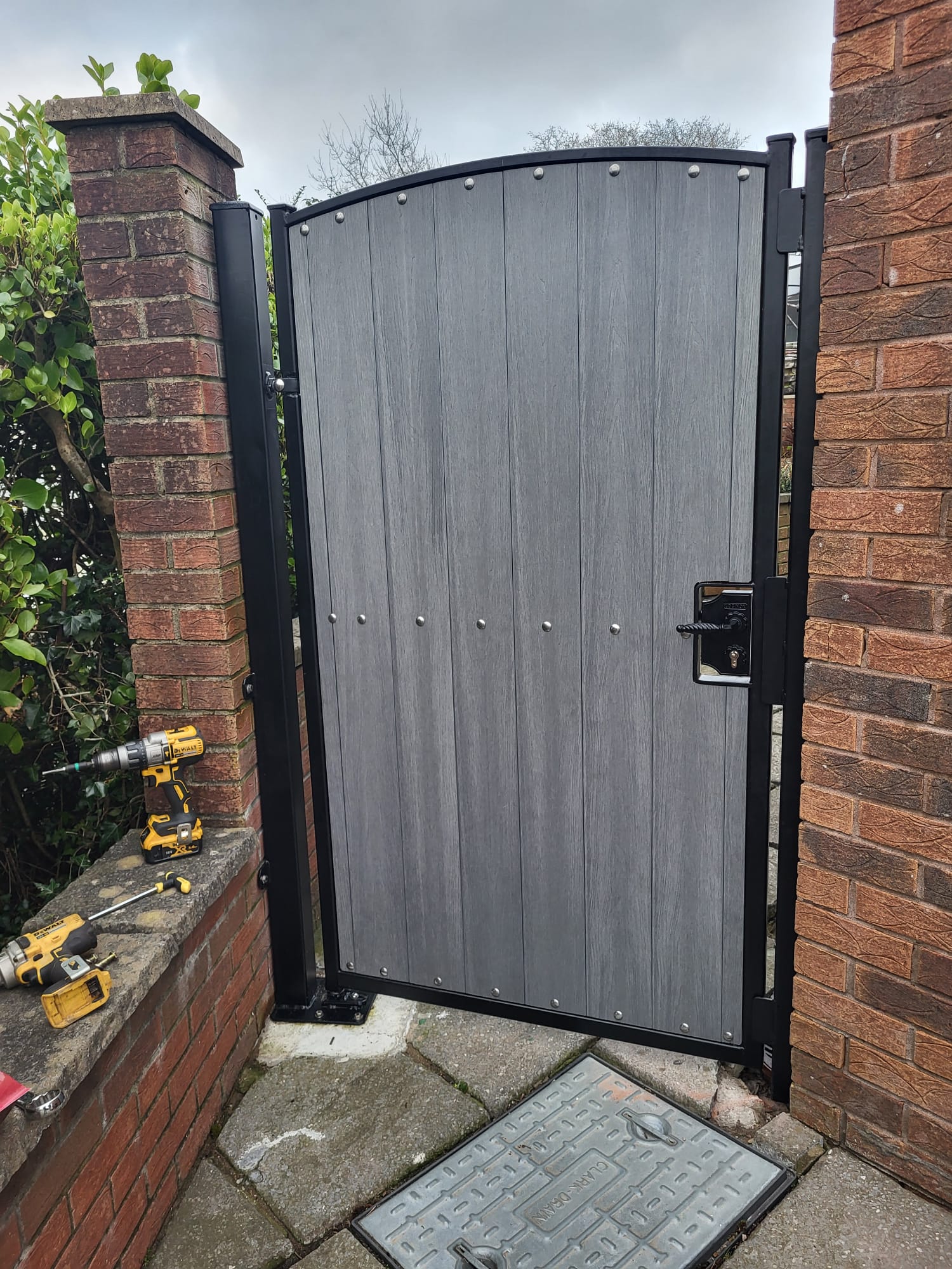 NewTechWood Ultrashield UH57 2m Composite Gate Board Embossed Light Grey