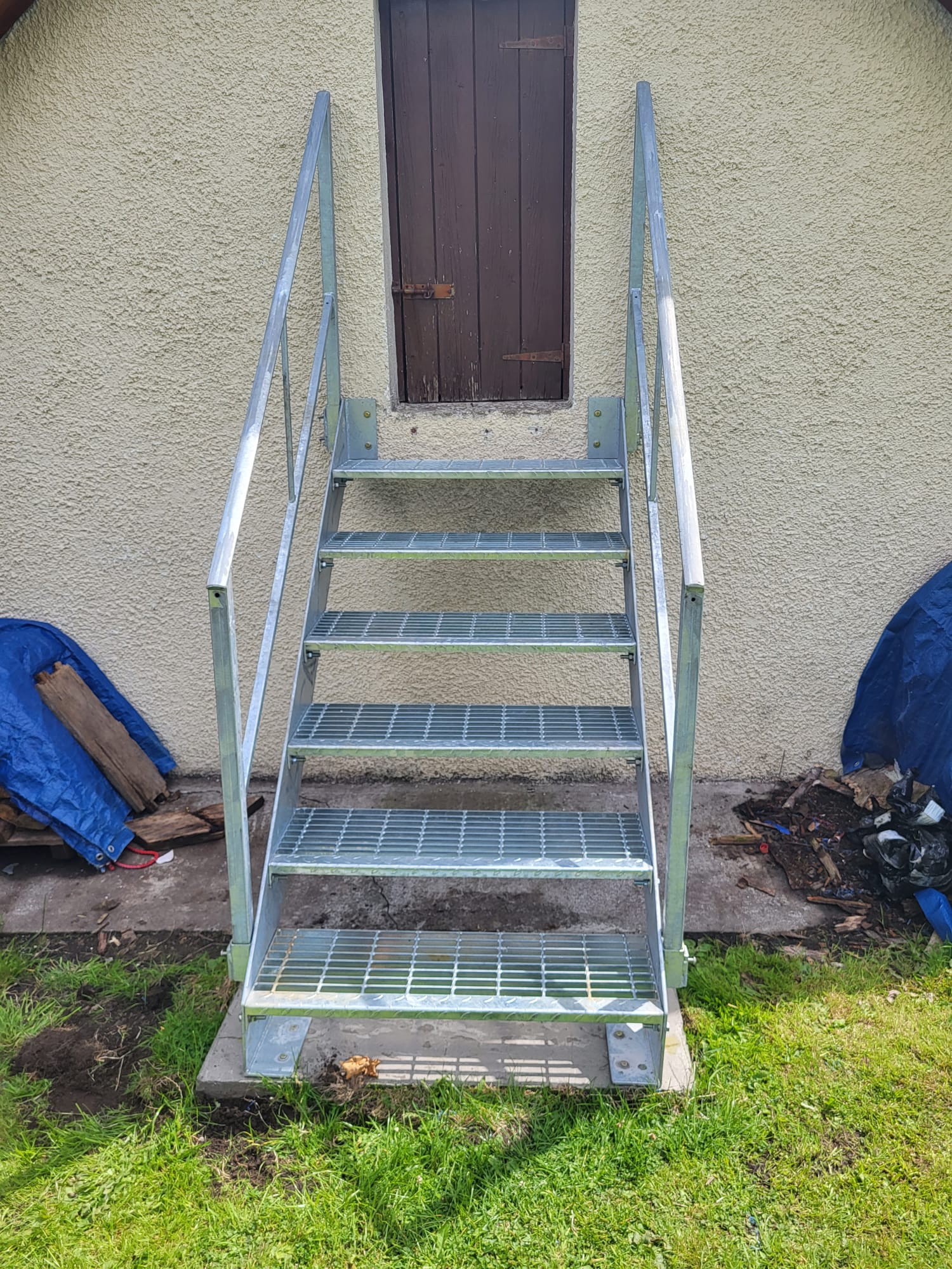 ST2 Galvanised Open Mesh Steel Stair Tread 800 x 288mm