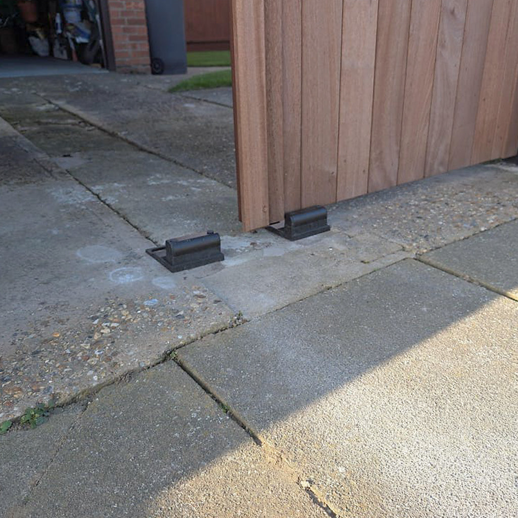 Locinox SABO Bolt On Off Centered Ground Stop