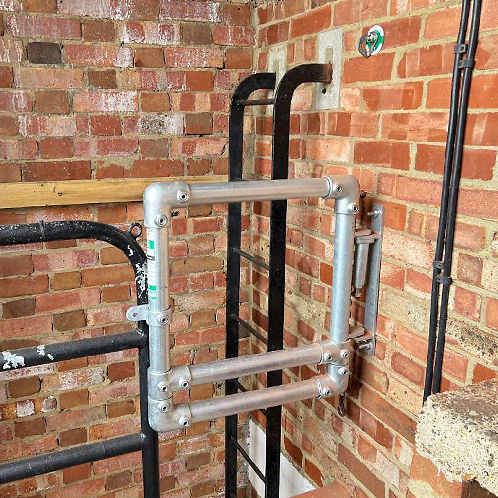 Retrofit Key Clamp Half Height Self Closing Gate 48.3mm Tube To Flat