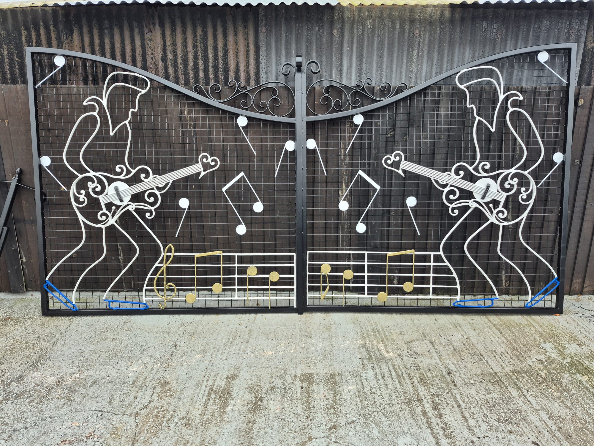 AM001L Artistic Metal Guitar 1140mm x 415mm Left Hand