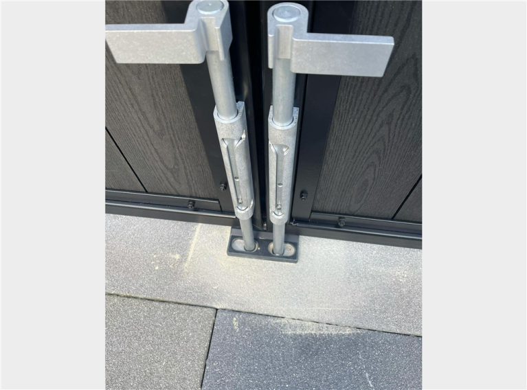 Locinox SABO Bolt On Off Centered Ground Stop
