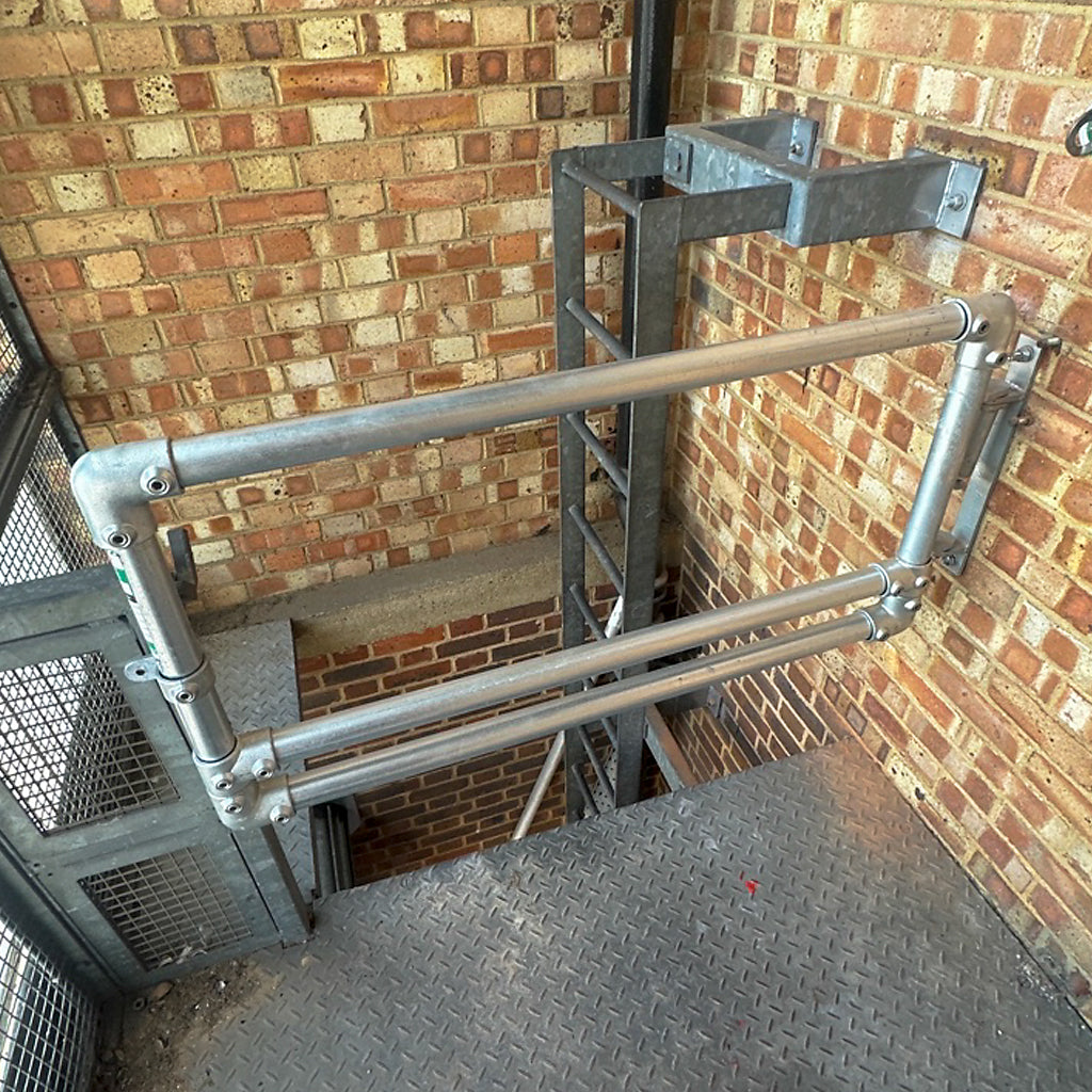 Retrofit Key Clamp Half Height Self Closing Gate 42.4mm Tube To Flat