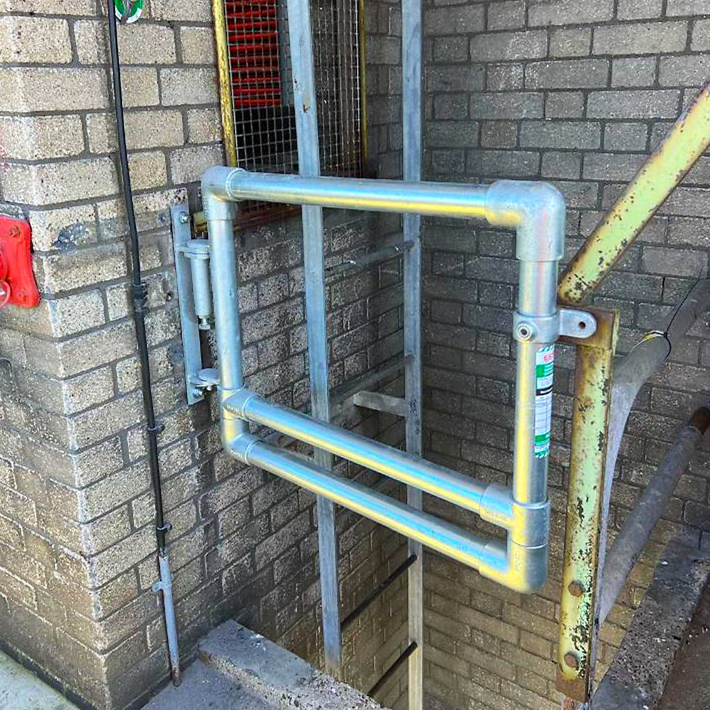 Retrofit Key Clamp Half Height Self Closing Gate 42.4mm Tube To Flat